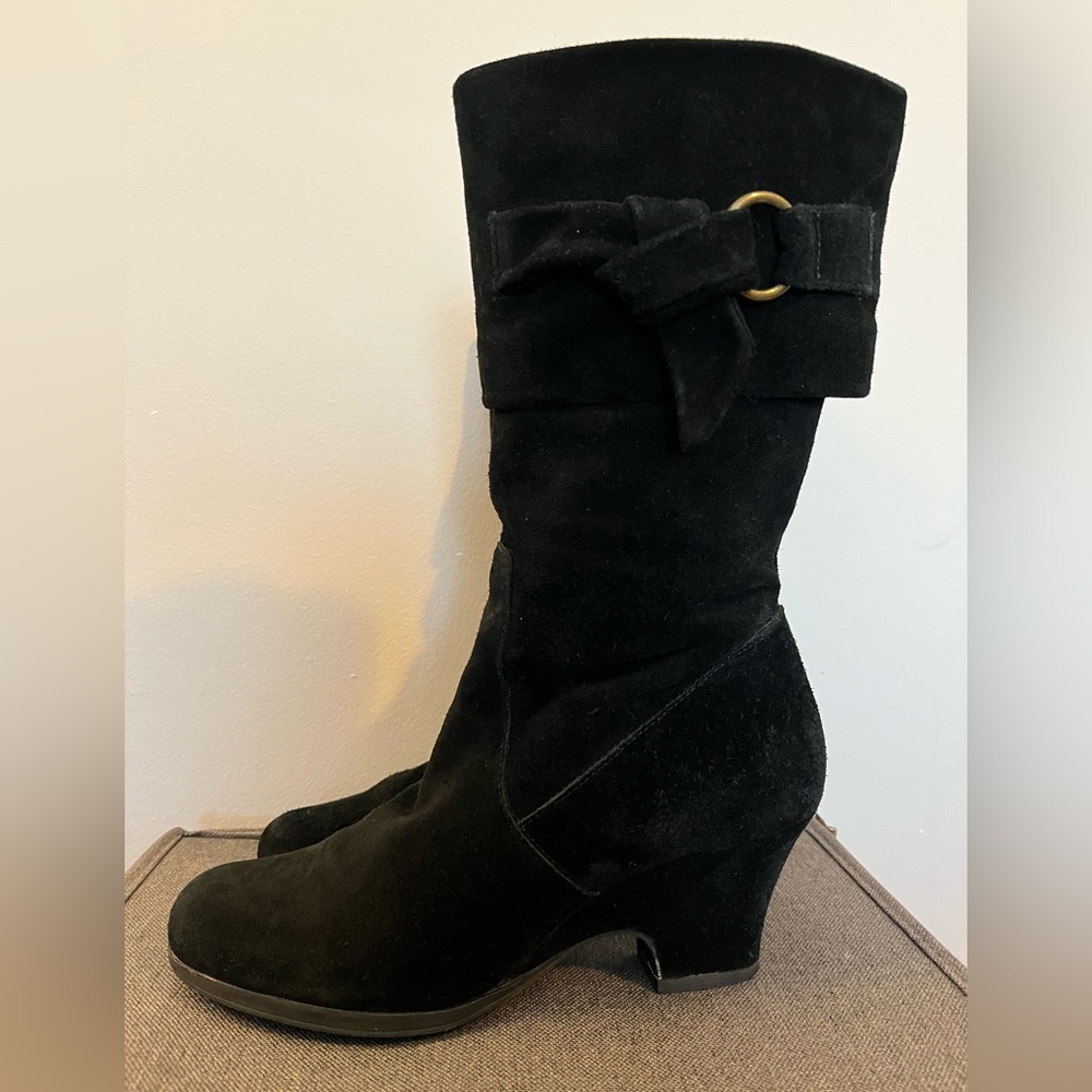 Elegant Black Heeled Boots